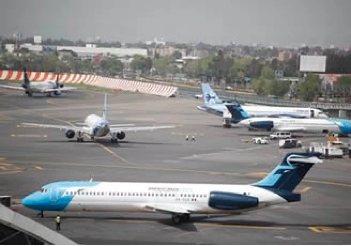 Mexicana es una de 30 aerolíneas que regularmente operan en el Aeropuerto Internacional de la Ciudad de México. (Foto: AP)