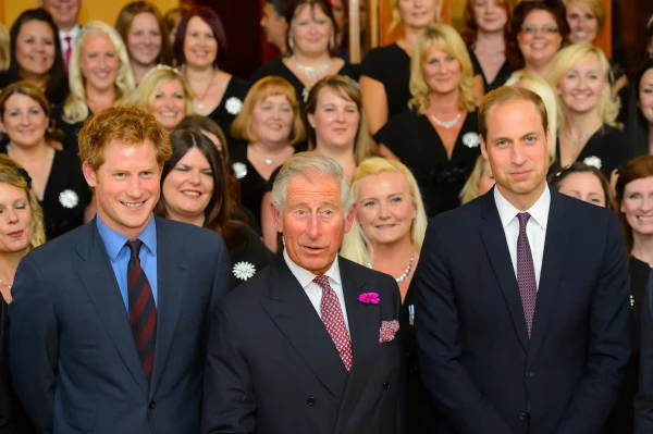 Príncipe Harry, rey Carlos III y príncipe William