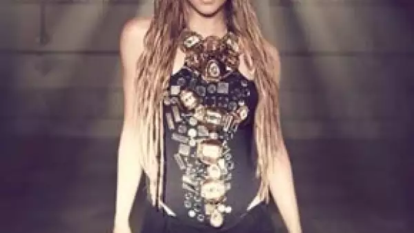 El rapero estadunidense de origen cubano, que anteriormente colaboró con Jennifer López y Paulina Rubio, acompaña a la colombiana en el remix del segundo sencillo de su disco Loba.