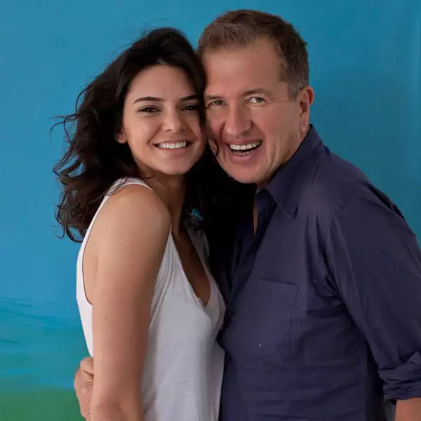 Tras su exitosa sesión de fotos Mario compartió algunas fotos que le tomó a Kendall.