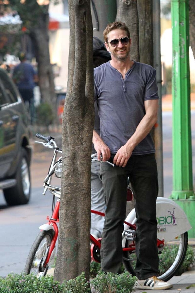 Gerard utilizando una Ecobici.