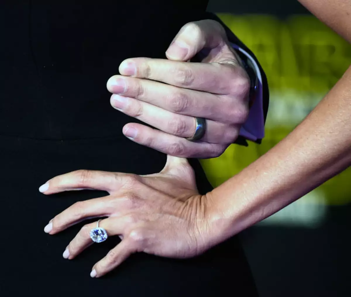 Tanto el anillo de bodas como el de compromiso, fueron también los protagonistas de la noche.