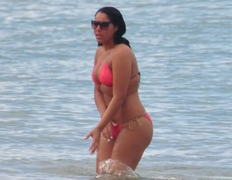 Al parecer el ex esposo de Kim Kardashian ya ha encontrado consuelo con otra mujer que es muy similar a la socialité.
