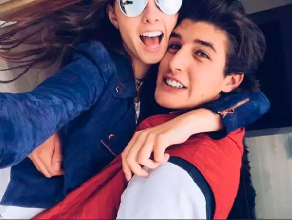 Nicole tiene 16 años y Santiago 17.