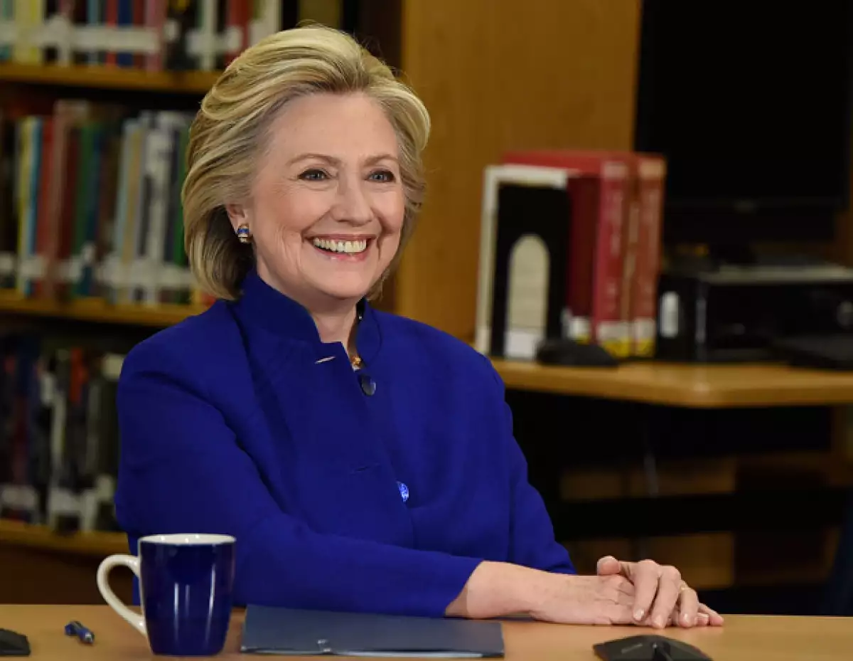 La esposa del ex presidente de Estados Unidos estrenó su perfil en dicha plataforma de fotografías en la que presumió parte de su guardarropa muy americano.