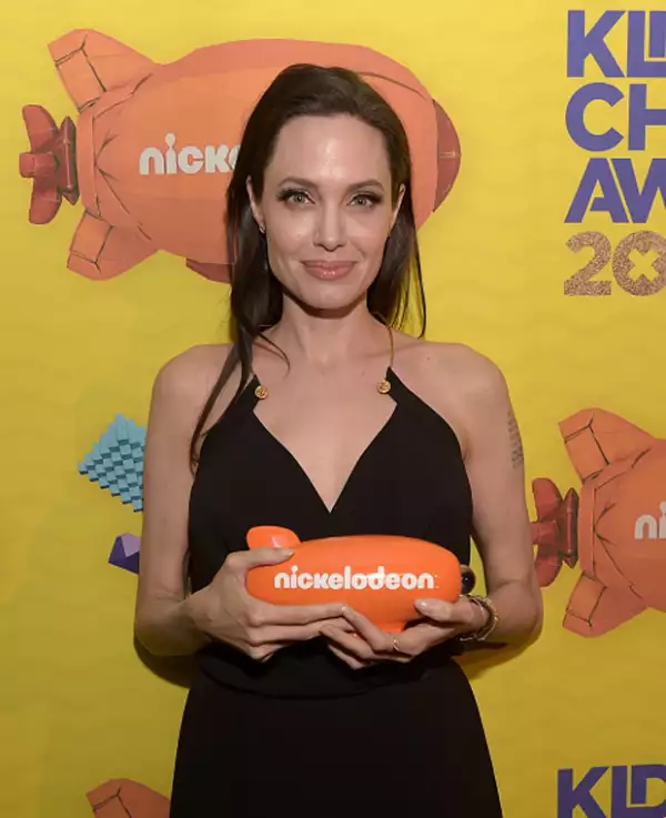 La actriz recibió el premio a la Mejor Malvada por su papel en Maléfica, cinta dirigida por ella misma.