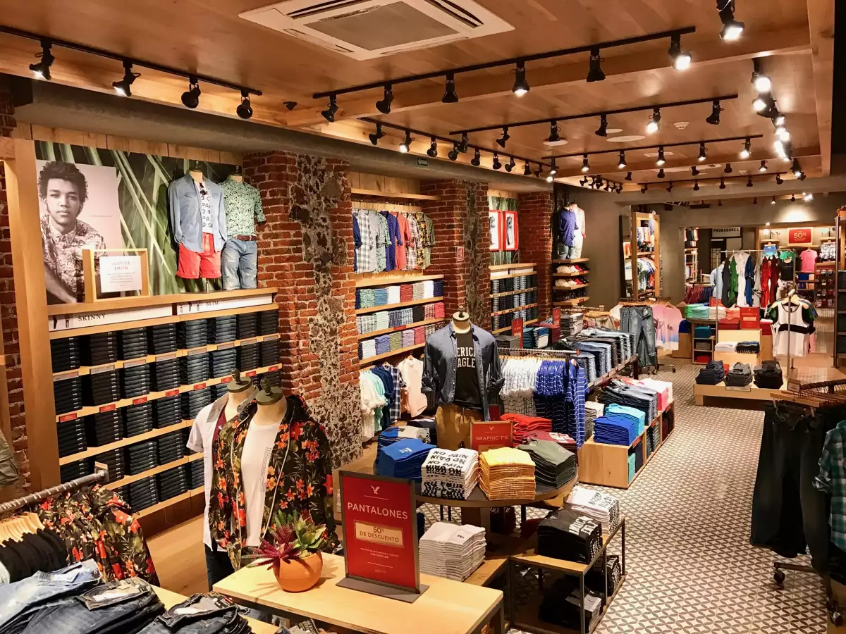 American Eagle abre su primera tienda insignia en México