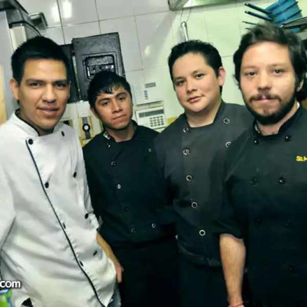 Emilio López,Rafela Mateos Cruz,Alfredo Bustos y el Chef Francisco Javier García