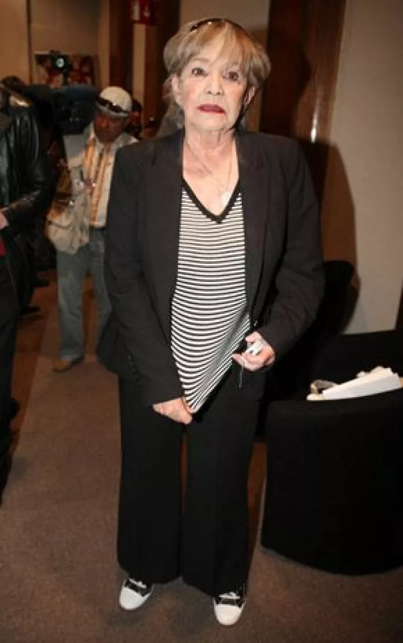 Actrices como Magda Guzmán, con quien participó en la novela En el nombre del amor, así como María Sorté y el cantante Diego Verdaguer lamentaron el fallecimiento del actor.