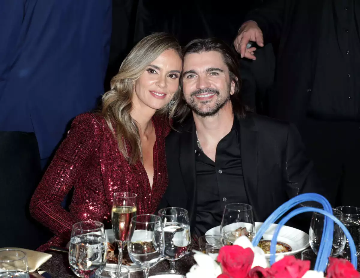 Juanes y Karen Martínez