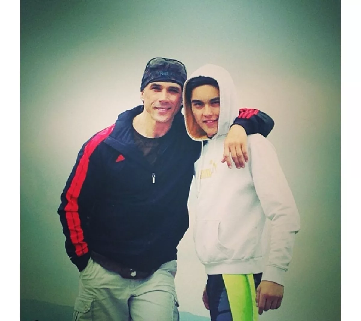 El actor declaró que impulsa a su hijo para mantenerse siempre en forma y vaya que ha tenido resultados.