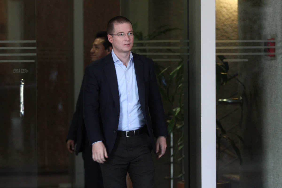 El dirigente nacional del PAN, Ricardo Anaya, apareció en spots de siete de las 12 entidades donde habrá elecciones.