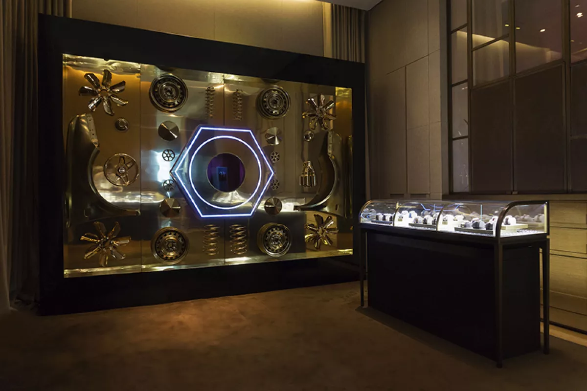 cartier_precious_garage_3