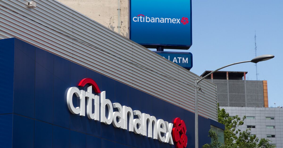 What will happen to Banamex clients after the separation from Citigroup?