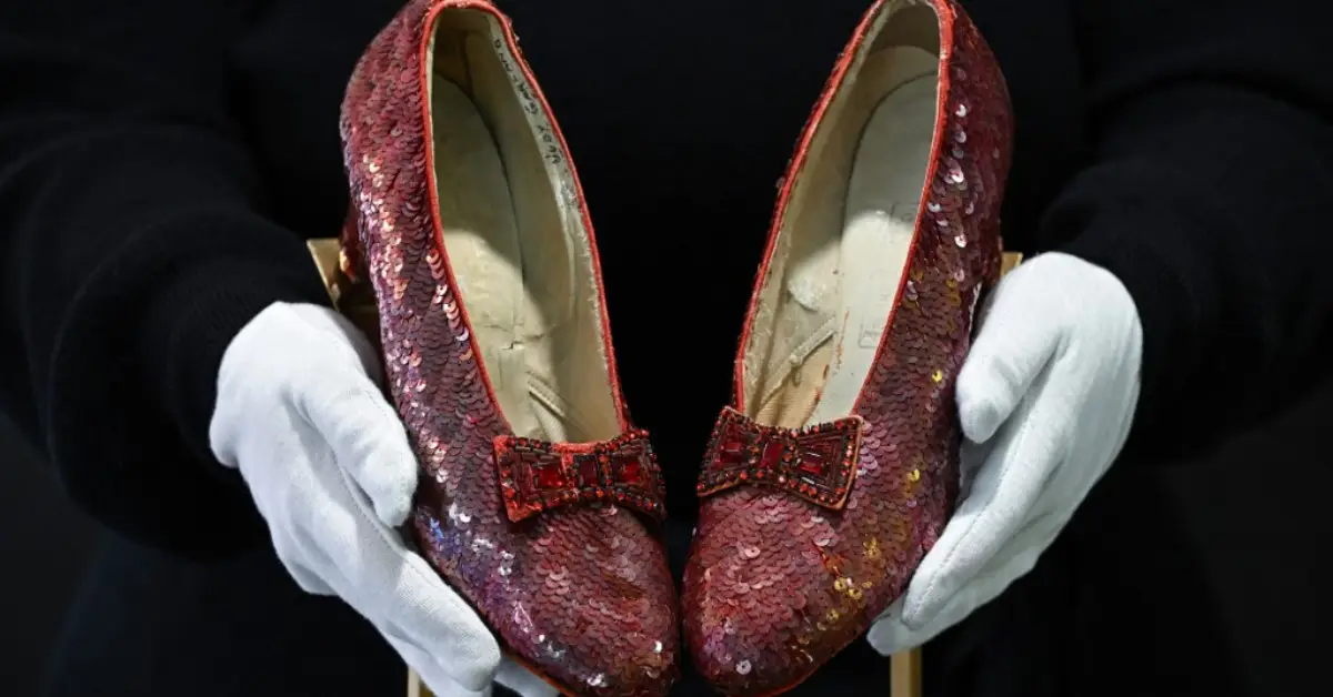 subastan-zapatillas-mago-de-oz.jpg