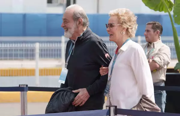 Carlos-slim-mercedes-sanchez-navarro