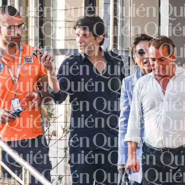 Paloma Cuevas y Eugenio López llegan a la boda de Michelle Salas