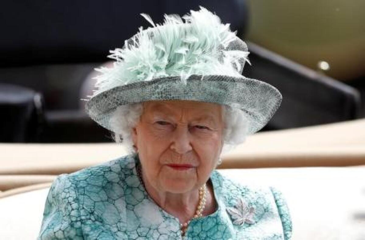 Lo Que No Debes Hacer Al Conocer A La Reina Isabel Ii Como Saludar A La Monarca Es Algo Complicado Asi Que Mejor Toma En Cuenta Los Consejos Sobre Lo Que Debes