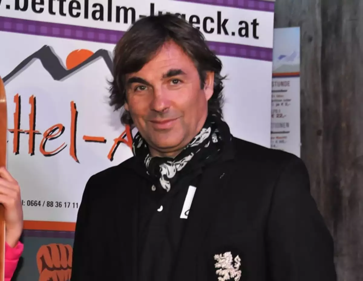 Hubertus es además de royal, heredero de una fortuna automovilística.