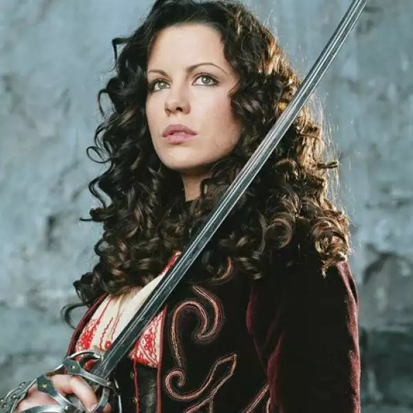 En 2004 interpretó a Anna Valerious en Van Helsing al lado de Hugh Jackman, protagonista de la cinta.
