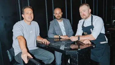 Handshake socios: Rodrigo Urraca, Eric Van Beek y Marcos Di Battista