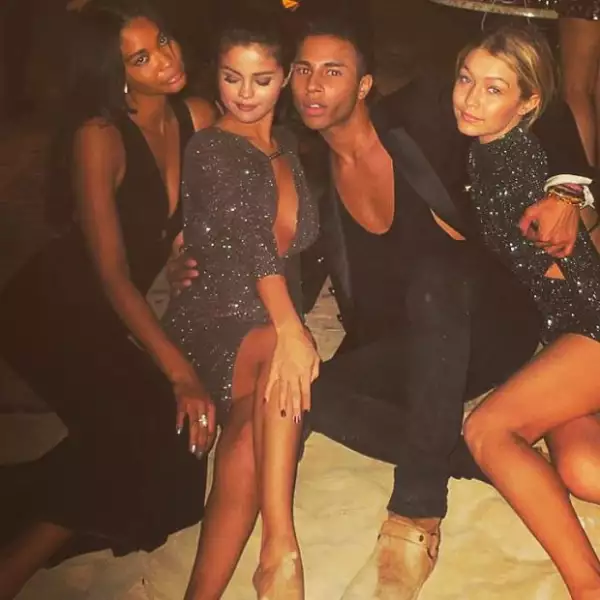 Selena y sus amigos disfrutaban del año nuevo en Abu Dabi.