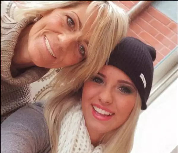 Jordyn conoció a Cameron cuando acompañó a su mamá a a una reunión de AA.