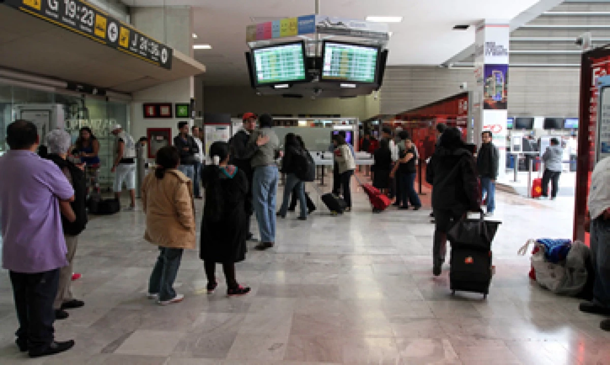 En 2013, el AICM aceptó 389,226 operaciones, 14% más que su capacidad máxima. (Foto: Notimex)