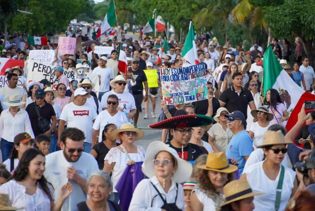 This is how they marched in the states for the murder of Carlos Manzo Demonstration in Quintana Roo.