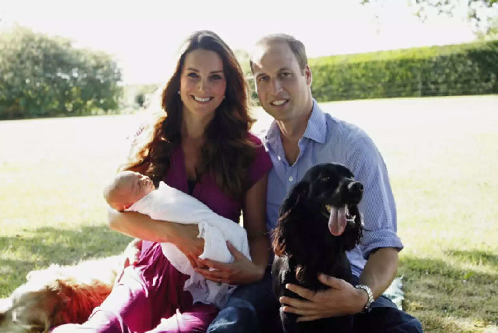 George nació un 22 de julio de 2013. Esta es su primera fotografía oficial, tomada por Michael Middleton, padre de Kate.