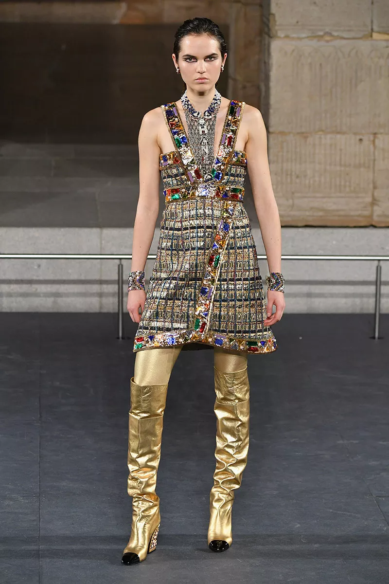 Chanel Metiers D'Art 2018/19 Show - Runway