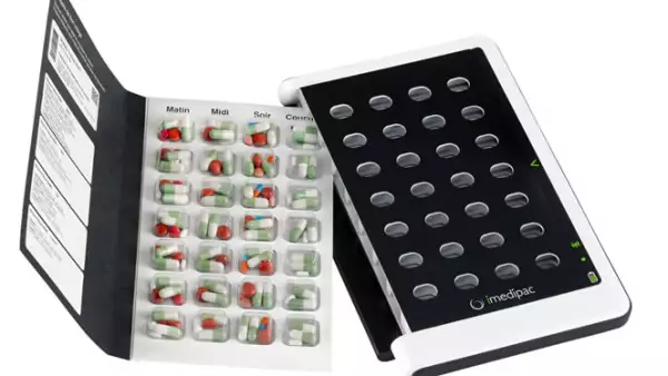 El pastillero inteligente con 28 compartimentos organiza los medicamentos que un paciente debe de tomar a la semana.