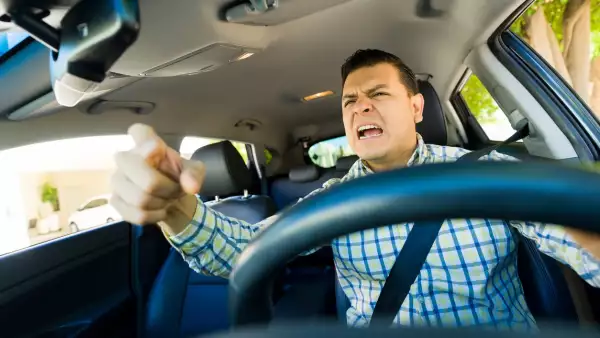 Cuidado: así saben los montachoques si no tienes seguro de auto