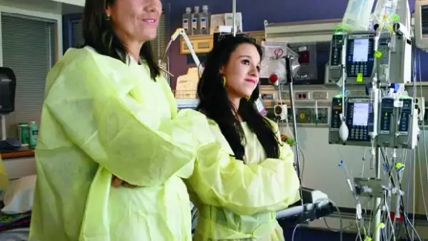 La Primera Dama de México y la actriz visitaron a los niños hospitalizados por el trágico accidente ocurrido en la guardería ABC en Hermosillo.