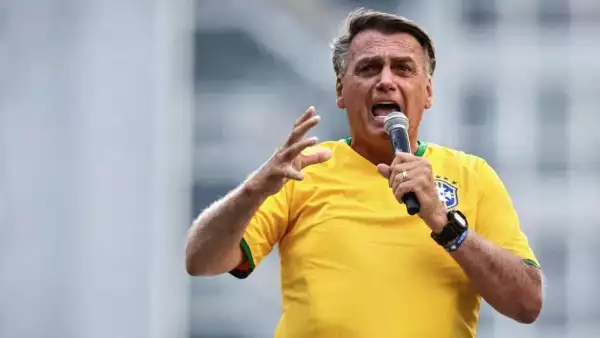 bolsonaro camisa seleccion.jpeg