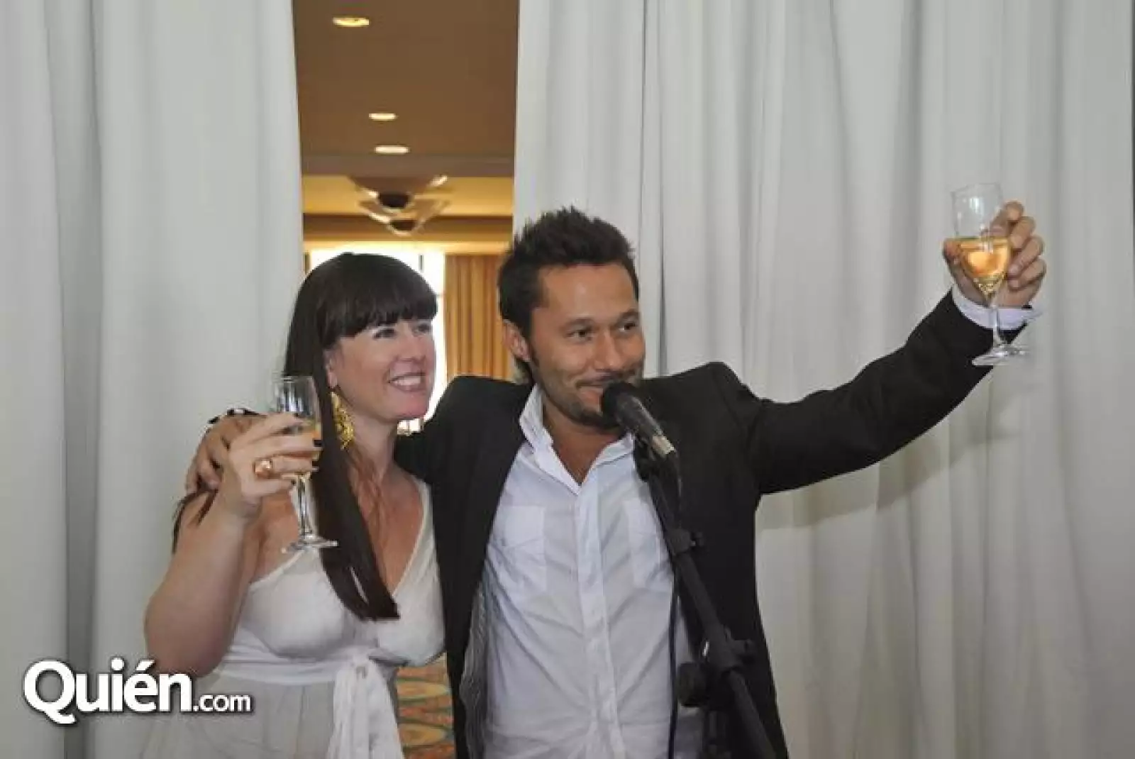 Durante el brindis,Diego ofreció unas palabras que conmovieron a los presentes. En la foto: Carolina Kropp y Diego Torres