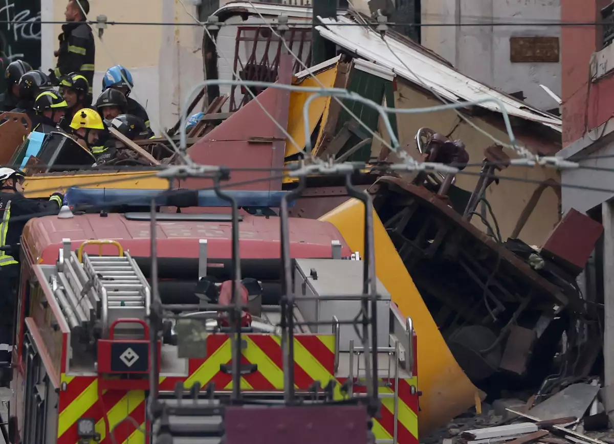 Un funicular se descarrila en Lisboa y provoca 15 muertes y heridos; proclaman luto nacional en Portugal