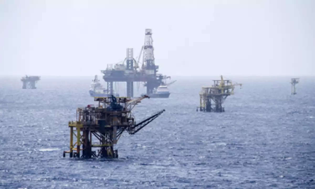 Otros factores de la baja fueron una menor producción de petróleo y gas natural. (Foto: Cuartoscuro)