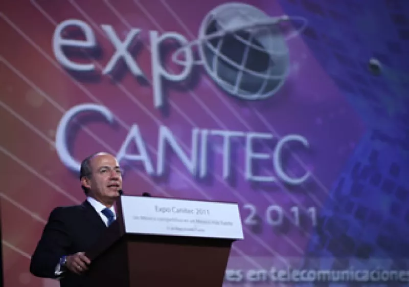 El presidente Felipe Calderón encabezó la comida de inauguración de Expo Canitec 2011, en la ciudad de Puebla. (Foto: Notimex)