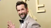 Noah Wyle, elegido como el hombre más sexy de 2026