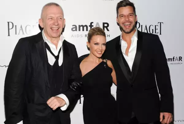 Jean-Paul Gaultier fue homenajeado por sus contribuciones al vestuario masculino y su labor humanitaria. Por su lado, Kylie Minogue fue la anfitriona de la noche.