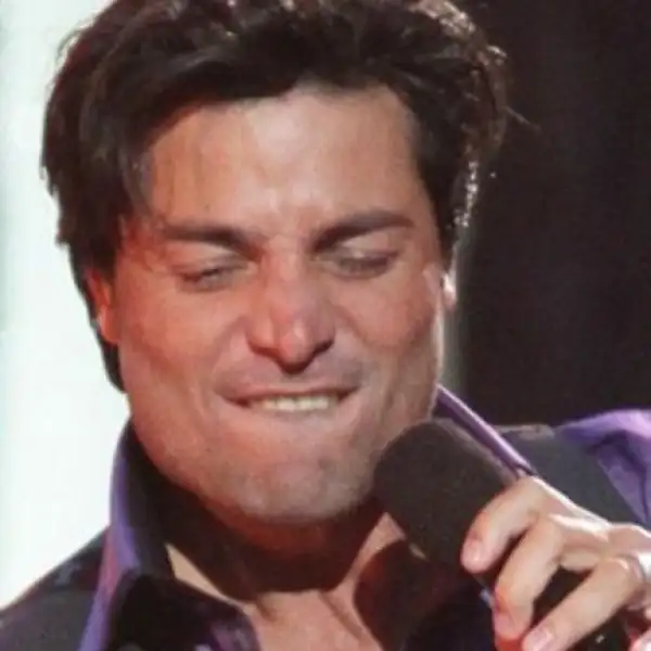 Chayanne, súper expresivo a la hora de cantar y bailar.