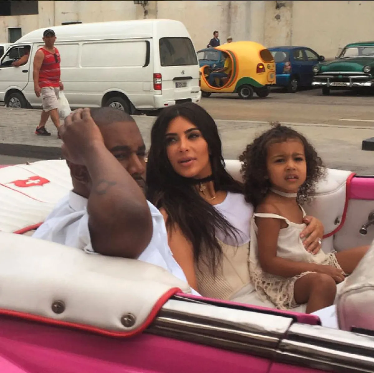 La familia Kardashian viajó a Cuba para grabar la nueva temporada de su reality show.