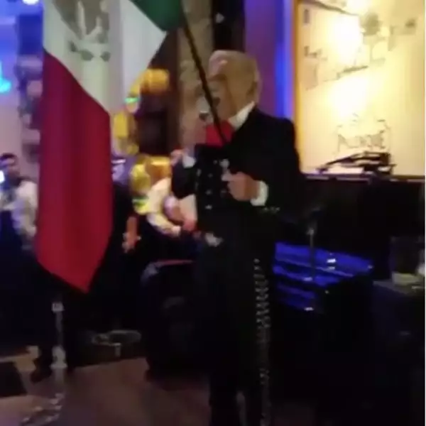 Erick del Castillo dio el grito vestido de mariachi y fue Kate quien capturó este momento.