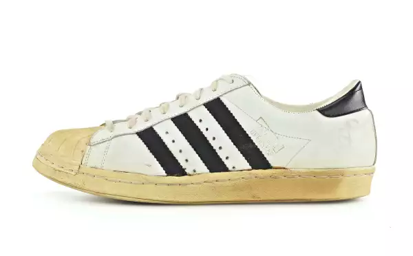 Adidas superstar.jpg