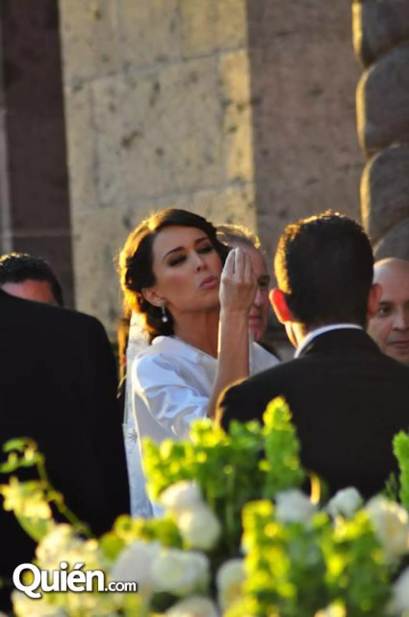 La novia llegando a la iglesia