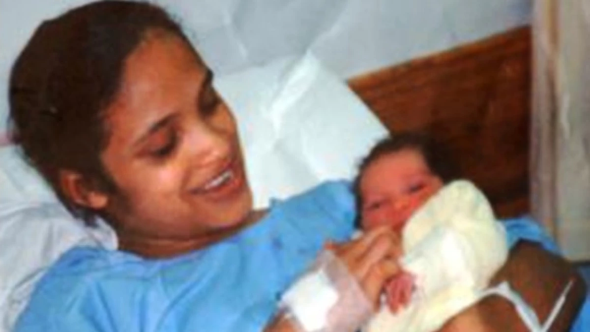 Zephany Nurse y su madre; la menor fue supuestamente secuestrada a los pocos días de nacida