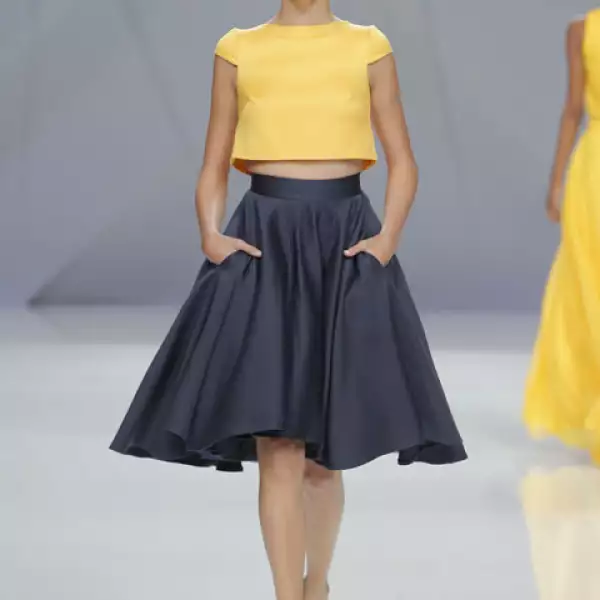 El crop top sigue fuerte para 2017.