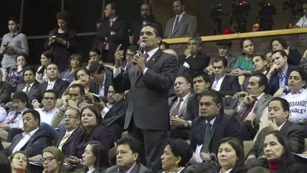 Con 354 votos a favor, 134 votos en contra y cero abstenciones, la Cámara baja aprobó en lo general los cambios constitucionales.
