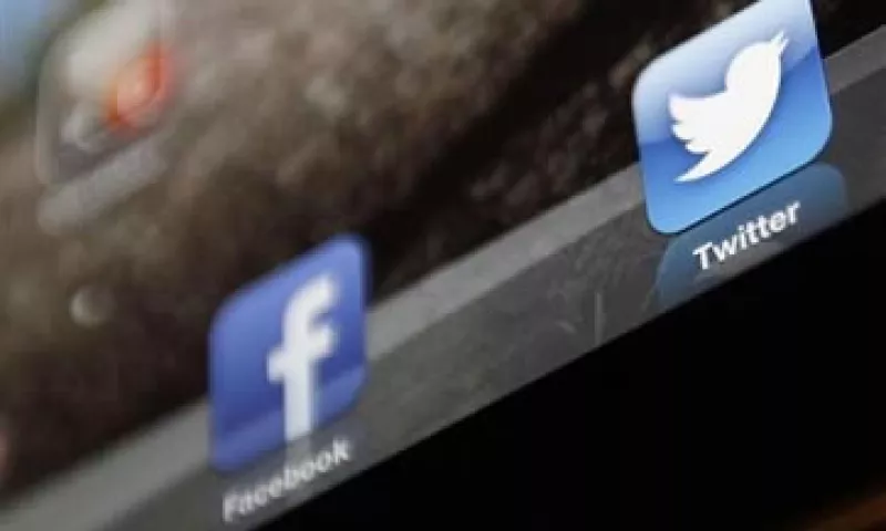 La SEC indicó que el sitio de redes sociales personal de un ejecutivo no califica como un método aceptable para divulgar información corporativa.  (Foto: Reuters)